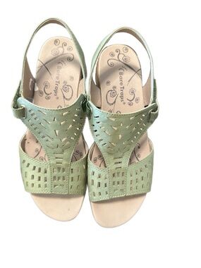 BareTraps Sage Green Jordy Leather Cutout Slingback Sandals Size 9